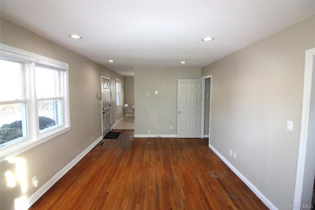 1 Pine Place, Glen Cove, NY 11542