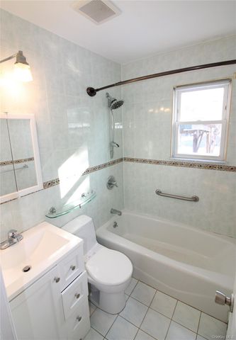 1 Pine Place, Glen Cove, NY 11542