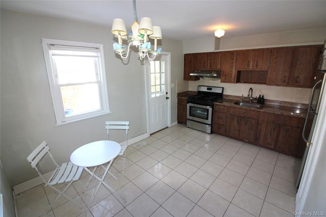 1 Pine Place, Glen Cove, NY 11542