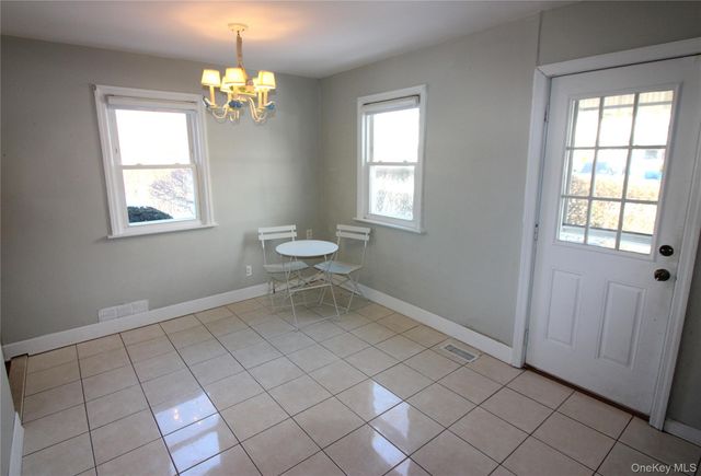 1 Pine Place, Glen Cove, NY 11542