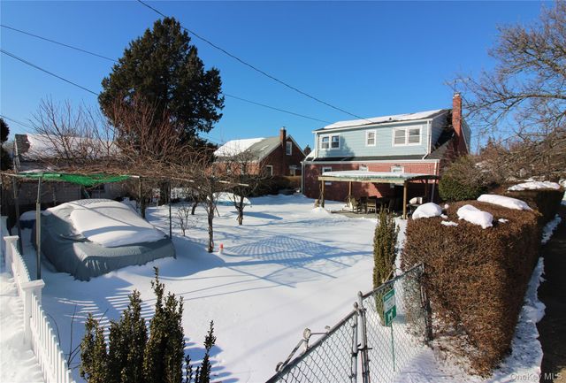 1 Pine Place, Glen Cove, NY 11542