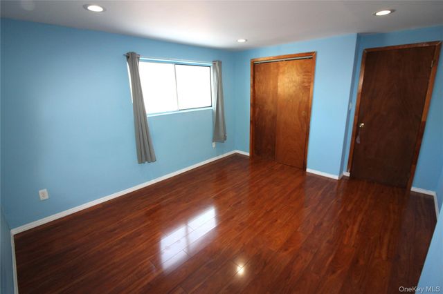 1 Pine Place, Glen Cove, NY 11542