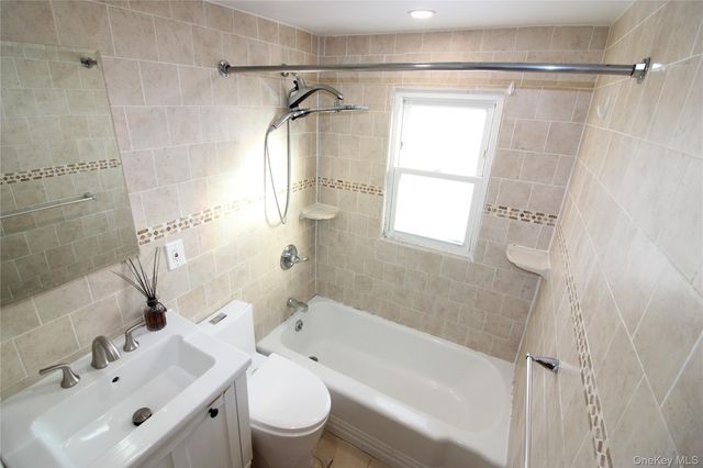 1 Pine Place, Glen Cove, NY 11542