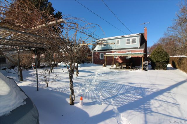 1 Pine Place, Glen Cove, NY 11542