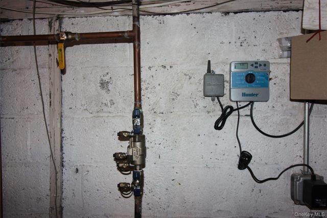 1 Pine Place, Glen Cove, NY 11542