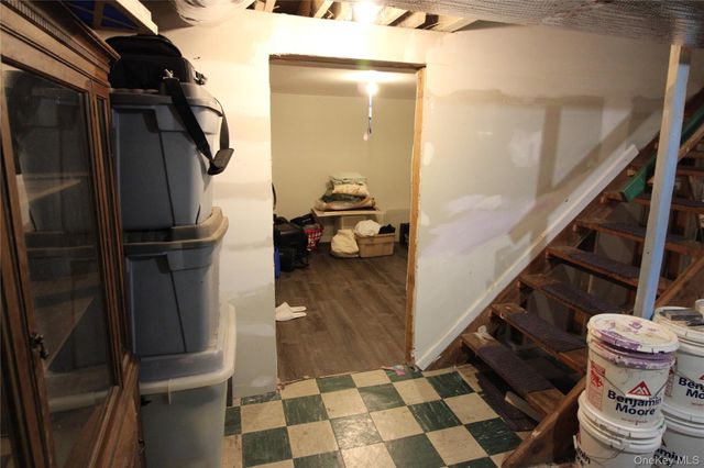 1 Pine Place, Glen Cove, NY 11542