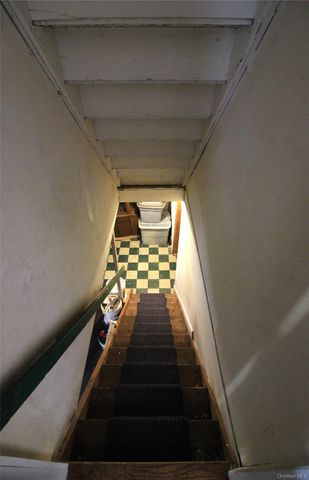 1 Pine Place, Glen Cove, NY 11542