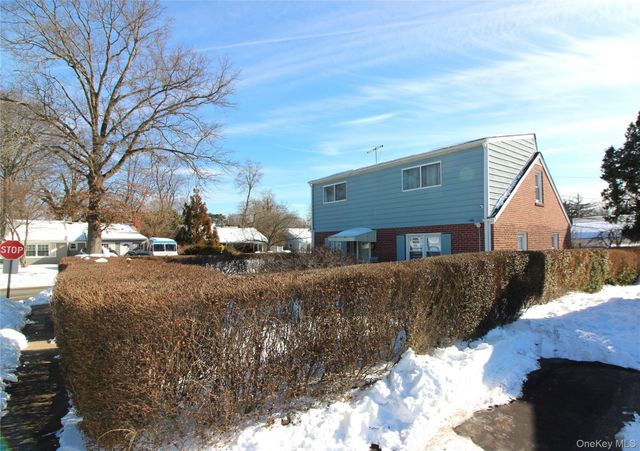 1 Pine Place, Glen Cove, NY 11542