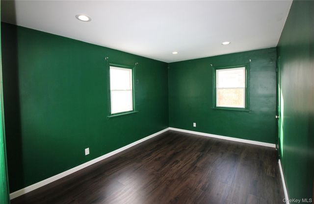 1 Pine Place, Glen Cove, NY 11542