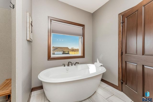 601 Meadowview Dr Drive, Lester, IA 51242