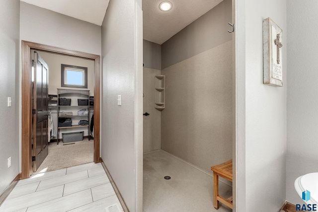 601 Meadowview Dr Drive, Lester, IA 51242