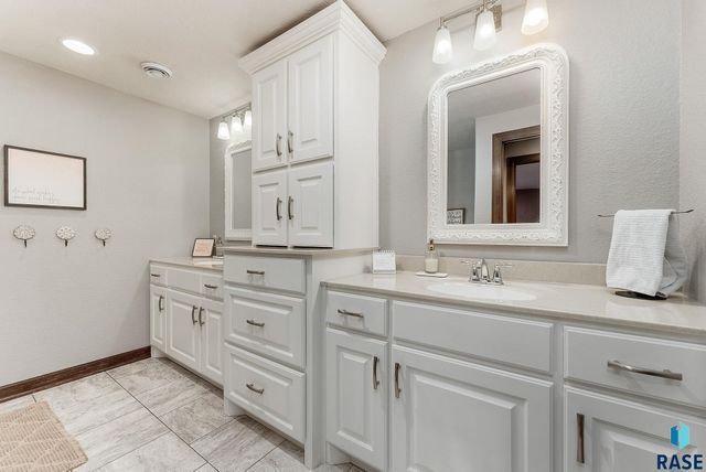 601 Meadowview Dr Drive, Lester, IA 51242