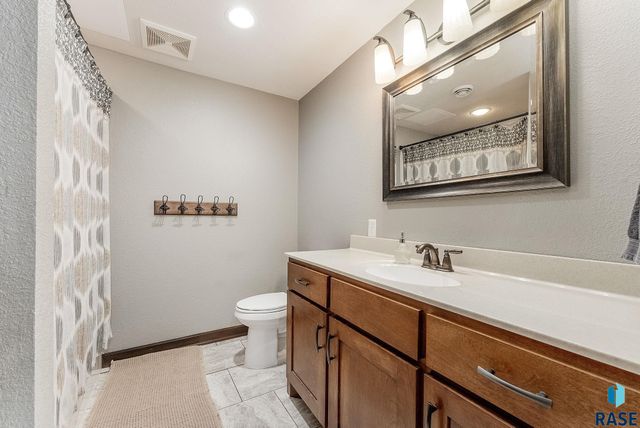 601 Meadowview Dr Drive, Lester, IA 51242