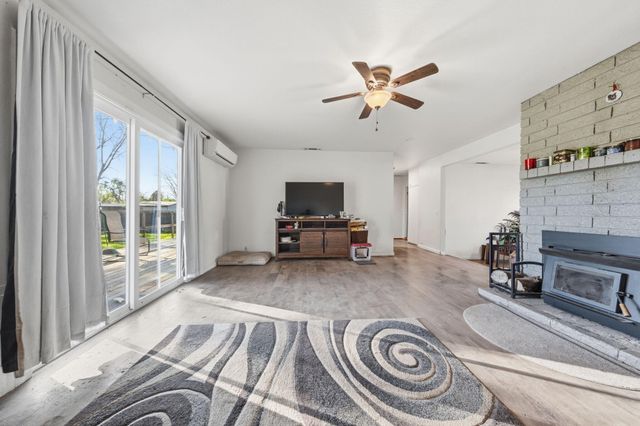 5760 Green Acres Drive, Anderson, CA 96007