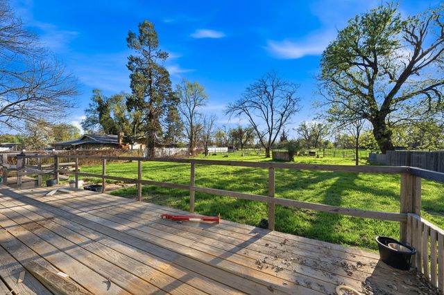 5760 Green Acres Drive, Anderson, CA 96007