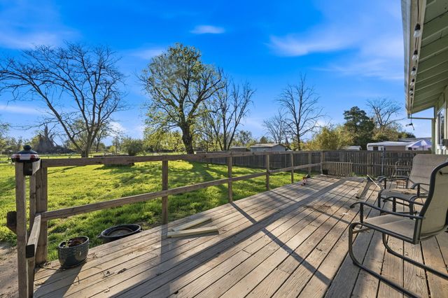 5760 Green Acres Drive, Anderson, CA 96007