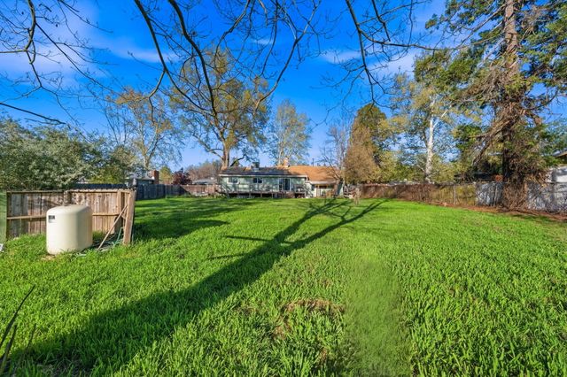 5760 Green Acres Drive, Anderson, CA 96007