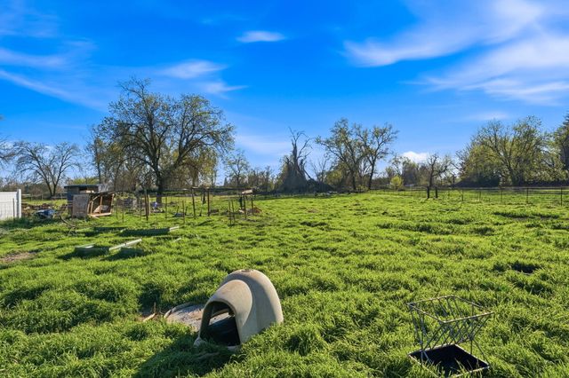 5760 Green Acres Drive, Anderson, CA 96007