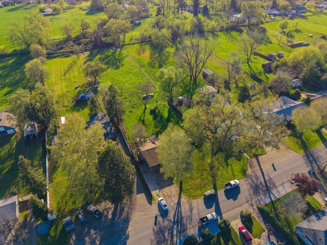 5760 Green Acres Drive, Anderson, CA 96007