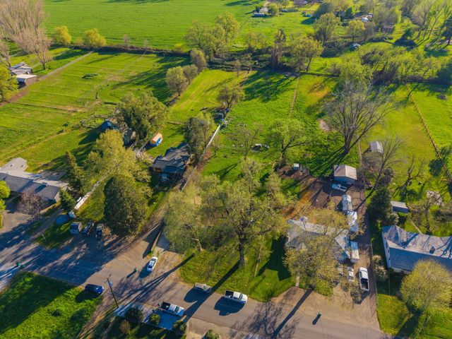 5760 Green Acres Drive, Anderson, CA 96007