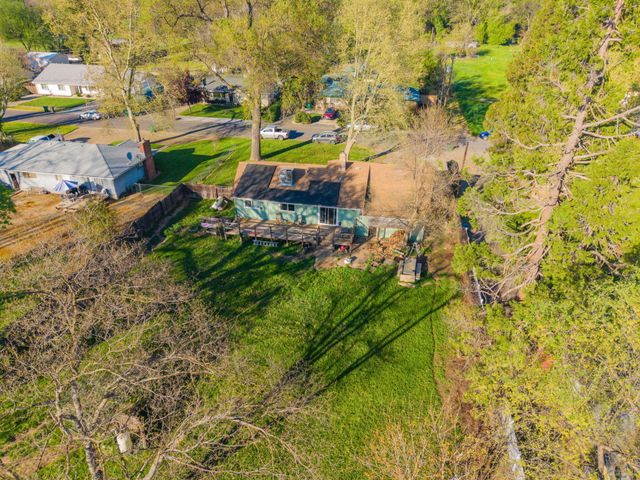 5760 Green Acres Drive, Anderson, CA 96007