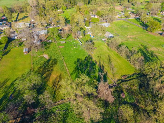 5760 Green Acres Drive, Anderson, CA 96007