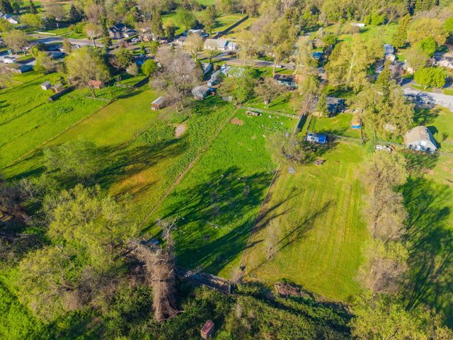 5760 Green Acres Drive, Anderson, CA 96007