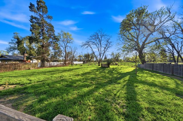 5760 Green Acres Drive, Anderson, CA 96007