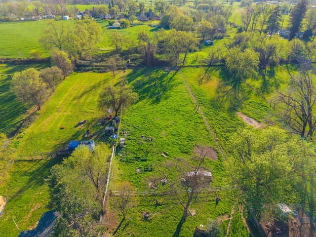 5760 Green Acres Drive, Anderson, CA 96007