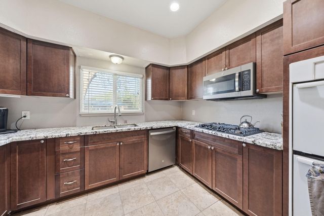 5760 Green Acres Drive, Anderson, CA 96007