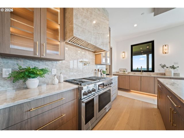 989 W MAGNOLIA Loop, Washougal, WA 98671