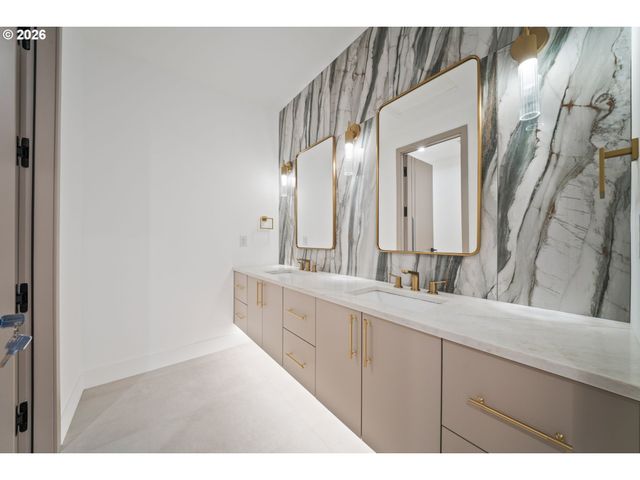 989 W MAGNOLIA Loop, Washougal, WA 98671
