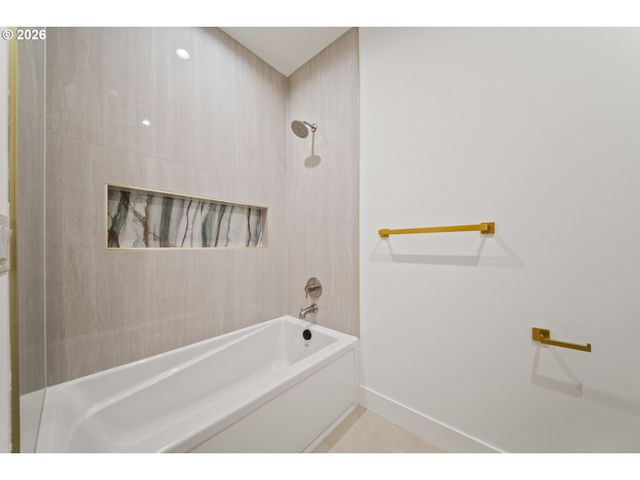 989 W MAGNOLIA Loop, Washougal, WA 98671