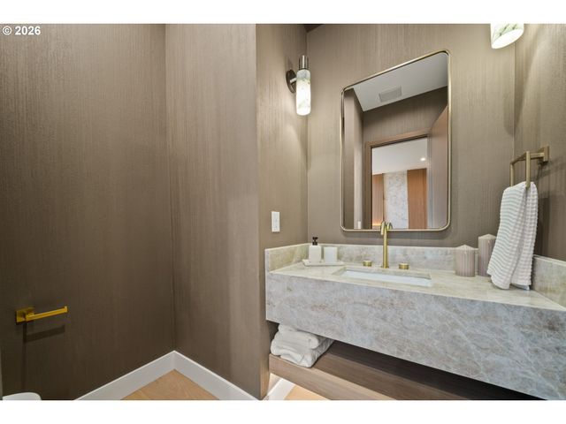 989 W MAGNOLIA Loop, Washougal, WA 98671