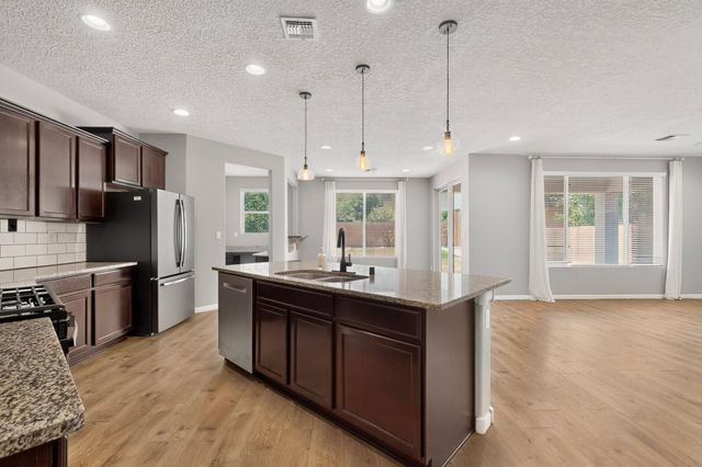 3525 Llano Vista Loop NE, Rio Rancho, NM 87124