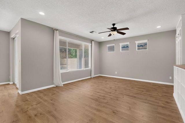 3525 Llano Vista Loop NE, Rio Rancho, NM 87124