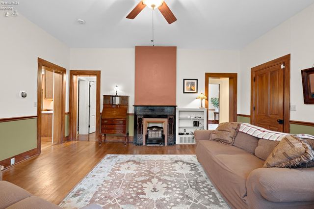 W 461 Lorain Street, Oberlin, OH 44074