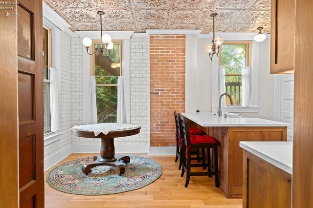 W 461 Lorain Street, Oberlin, OH 44074