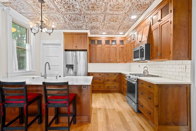 W 461 Lorain Street, Oberlin, OH 44074