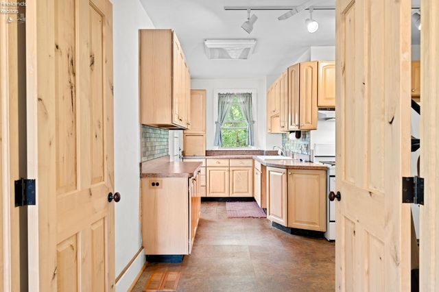 W 461 Lorain Street, Oberlin, OH 44074