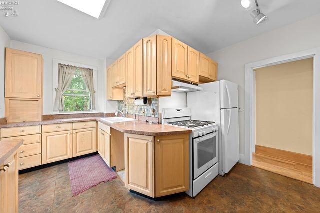 W 461 Lorain Street, Oberlin, OH 44074