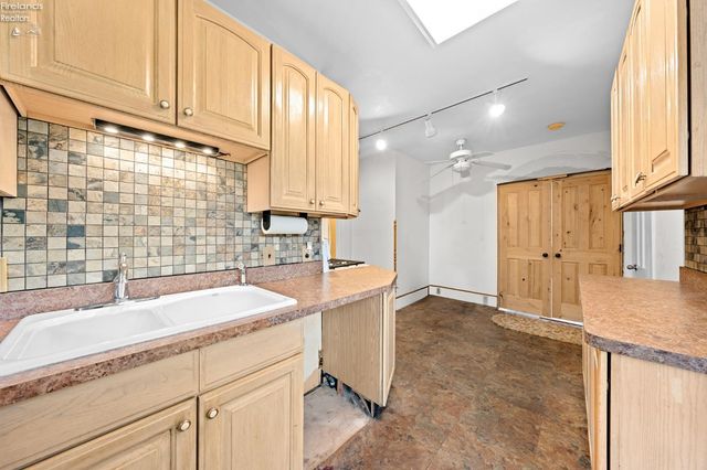 W 461 Lorain Street, Oberlin, OH 44074