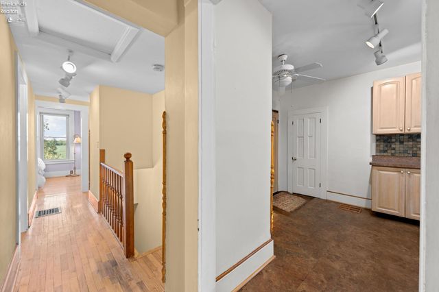 W 461 Lorain Street, Oberlin, OH 44074