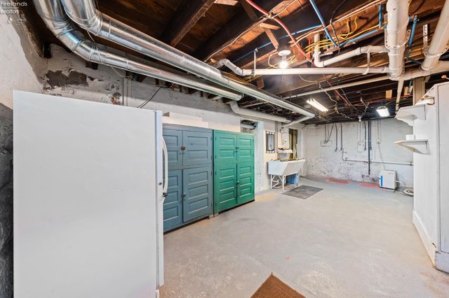 W 461 Lorain Street, Oberlin, OH 44074