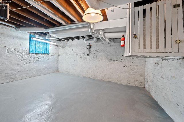 W 461 Lorain Street, Oberlin, OH 44074