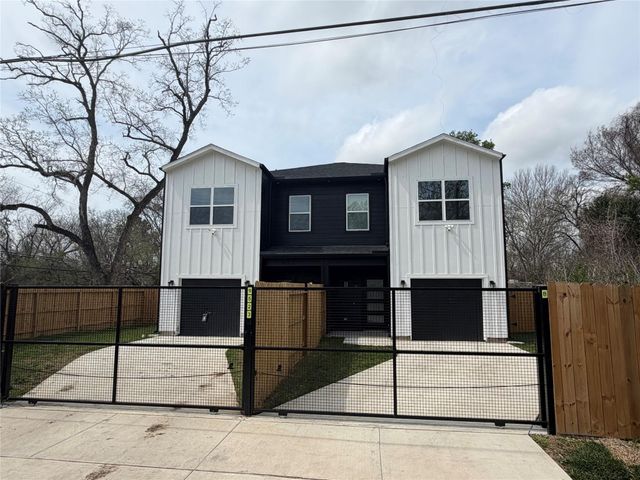 9608 Willow Street, Houston, TX 77088