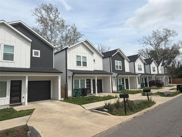 9608 Willow Street, Houston, TX 77088