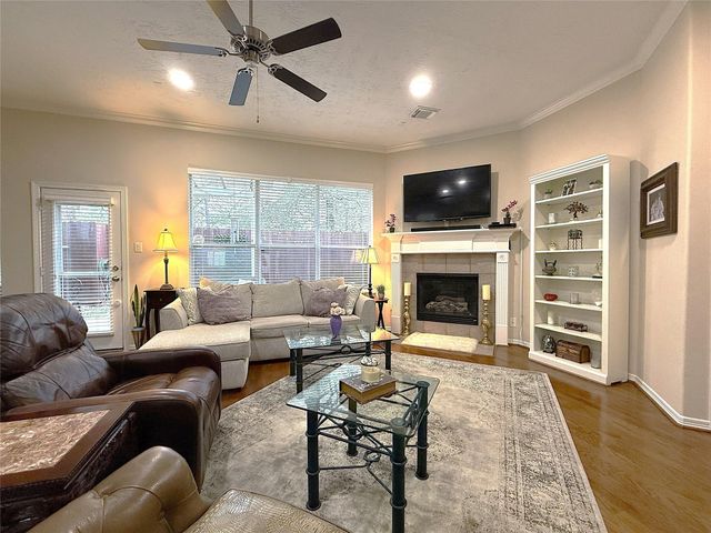 1446 Sherwood Park Circle, Houston, TX 77043