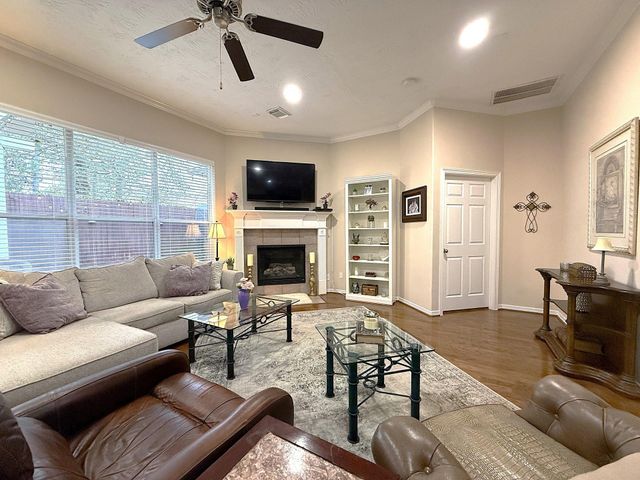 1446 Sherwood Park Circle, Houston, TX 77043