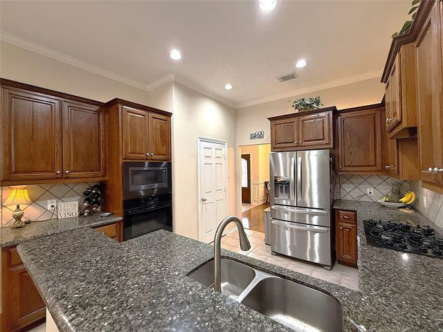 1446 Sherwood Park Circle, Houston, TX 77043